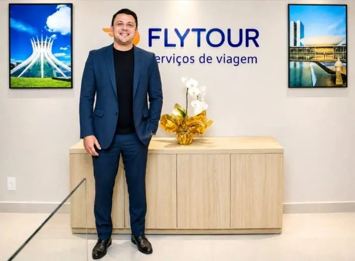 Thiago Alexandre lidera a nova operação da Flytour em Brasília com foco em tecnologia e gestão estratégica de viagens corporativas. Crédito: Divulgação/Flytour Thiago Alexandre lidera a nova operação da Flytour em Brasília com foco em tecnologia e gestão estratégica de viagens corporativas. Crédito: Divulgação/Flytour