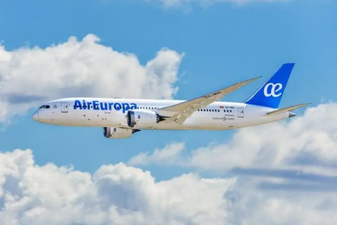 Novo canal da Air Europa permite que passageiros realizem diferentes etapas da viagem diretamente pelo WhatsApp. Crédito: Divulgação/Air Europa