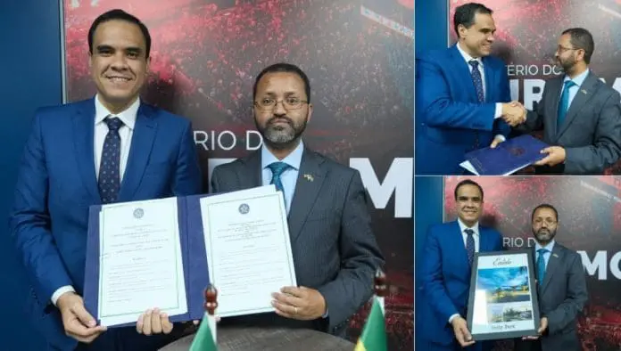 Ministro Gustavo Feliciano e o embaixador Leulseged Tadese Abebe assinam memorando para ampliar a cooperação turística. Crédito: Divulgação/MTur