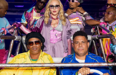 Show da final da Copa do Mundo 2026 contou com a presença dos Ronaldos ao lado de Madonna. Crédito: Reprodução/Instagram/Madonna Show da final da Copa do Mundo 2026 contou com a presença dos Ronaldos ao lado de Madonna. Crédito: Reprodução/Instagram/Madonna