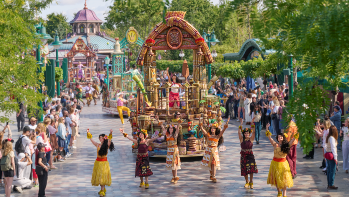 Disneyland Paris estreia Disney Princess Cavalcade com quatro princesas, músicas inéditas e interação no Disney Adventure World.