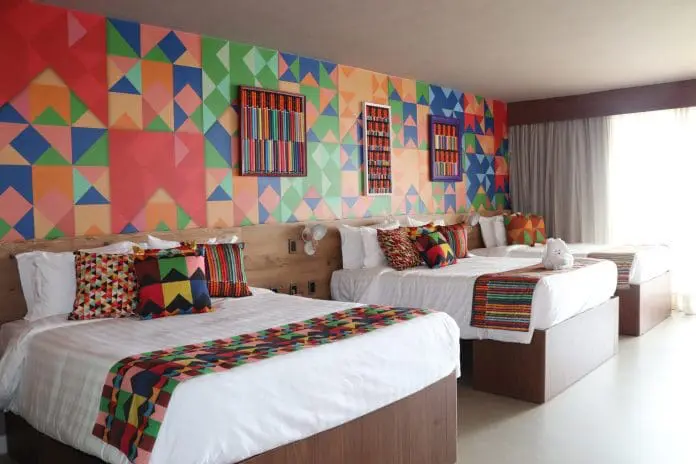 Ambientação desenvolvida por Guariguazi reforça a integração entre hotelaria e artesanato paraibano no Tauá João Pessoa. Crédito: Kamilla Alves/Brasilturis