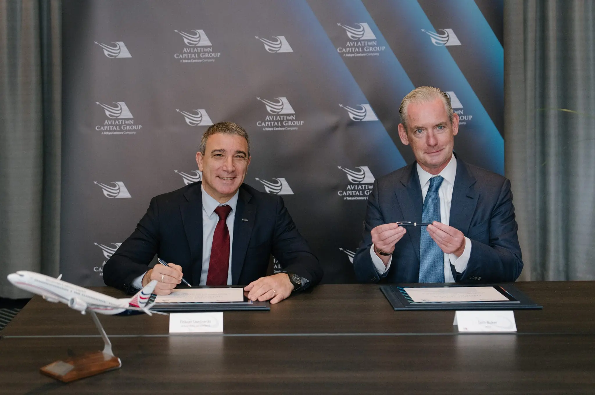Fabián Lombardo, presidente da Aerolíneas Argentinas, e Thomas G. Baker, CEO e Presidente da Aviation Capital Group (ACG). Crédito: Divulgação