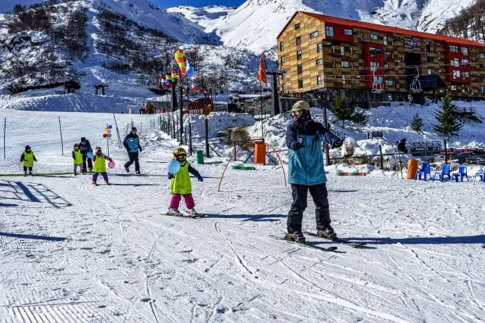 A espera acabou. Nevados de Chillán inaugura temporada 2026 com novas experiencias, aventuras e a melhor neve da Cordilheira dos Andes A espera acabou. Nevados de Chillán inaugura temporada 2026 com novas experiencias, aventuras e a melhor neve da Cordilheira dos Andes