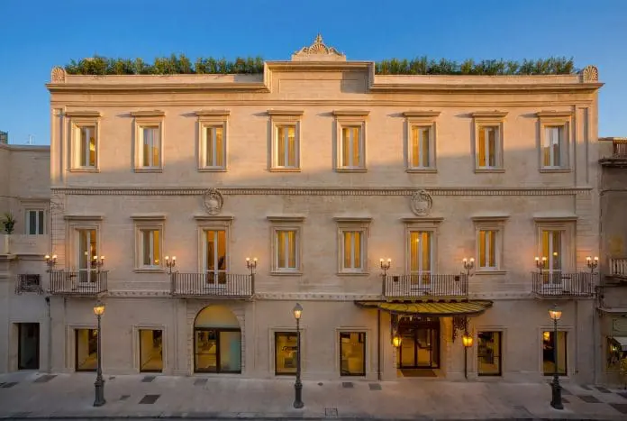 Tivoli inaugura hotel de luxo em Lecce, na Puglia, com 48 acomodações, rooftop, spa e gastronomia autoral.