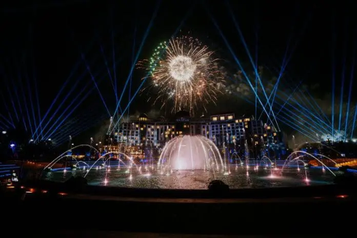 Universal Celestial Goodnight marca a estreia do primeiro espetáculo noturno do Epic Universe. Crédito: Divulgação/Universal Orlando Resort Universal Celestial Goodnight marca a estreia do primeiro espetáculo noturno do Epic Universe. Crédito: Divulgação/Universal Orlando Resort