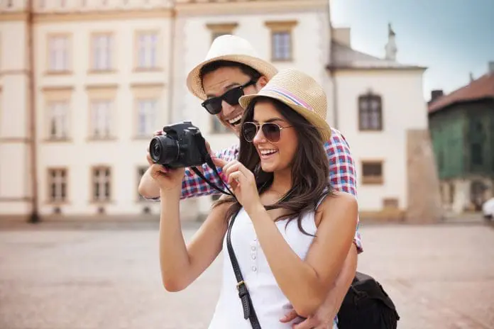 Gastos de turistas estrangeiros no Brasil chegam a R$ 28,7 bilhões no primeiro semestre de 2026 e batem recorde.