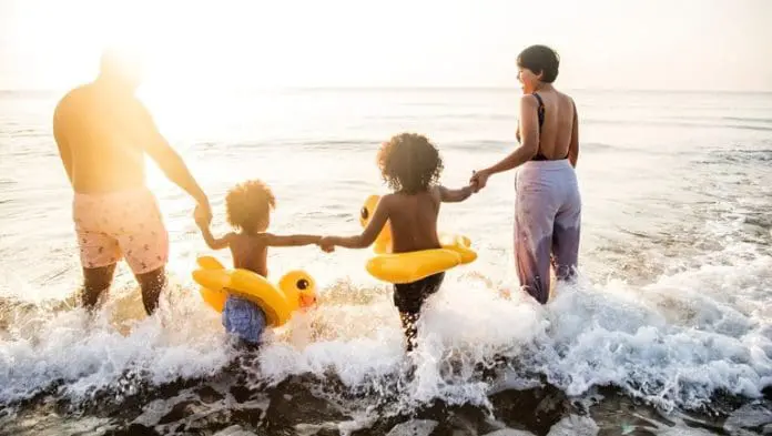 Ministério do Turismo reúne orientações para evitar golpes em viagens e destaca a consulta ao Cadastur como aliada. Crédito: Magnific Ministério do Turismo reúne orientações para evitar golpes em viagens e destaca a consulta ao Cadastur como aliada. Crédito: Magnific