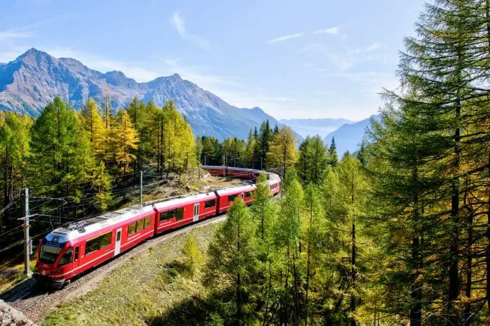 Grupo GEA lança TravelGEA Rail, plataforma que integra oito operadoras ferroviárias europeias com reservas unificadas.