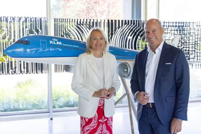 Marjan Rintel (CEO da KLM) e Christoph Schmitz (CEO da gategroup). Créditos: Arnoud Raeven | Divulgação KLM Marjan Rintel (CEO da KLM) e Christoph Schmitz (CEO da gategroup). Créditos: Arnoud Raeven | Divulgação KLM