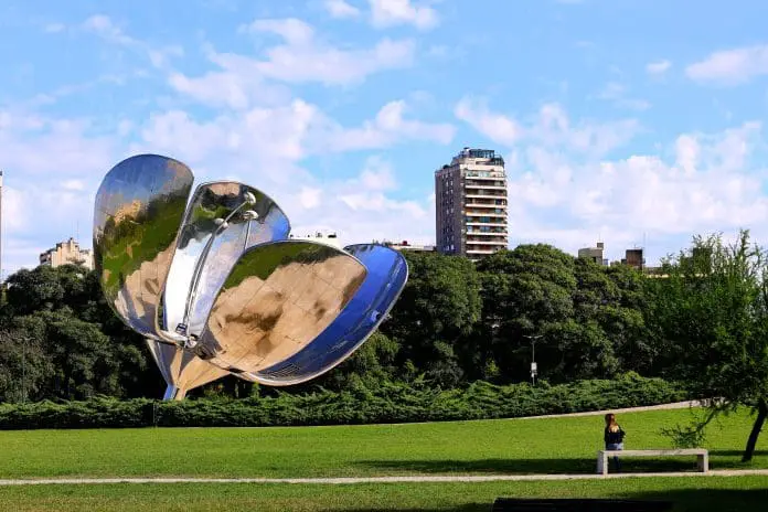 Operação experimental ligará Vitória a Buenos Aires em outubro como parte da estratégia de internacionalização do turismo capixaba. Crédito: Domenico Cervini/pexels