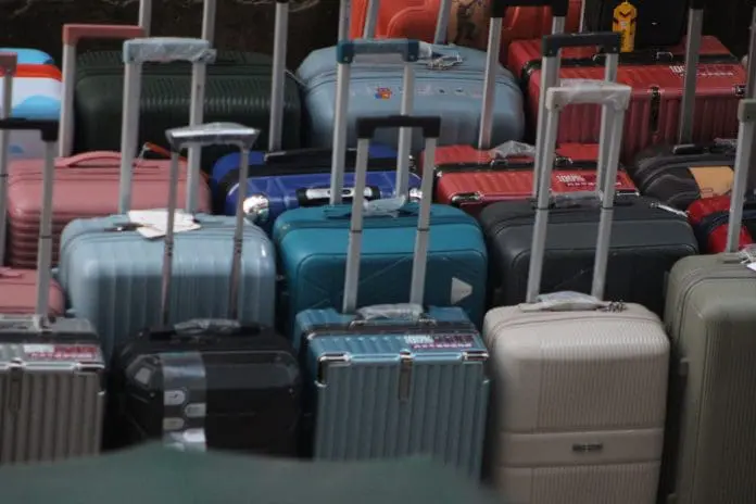 Novo sistema da Receita Federal automatiza parte das declarações de bens e agiliza o desembarque de passageiros internacionais. Crédito: Jahra Tasfia Reza/pexels