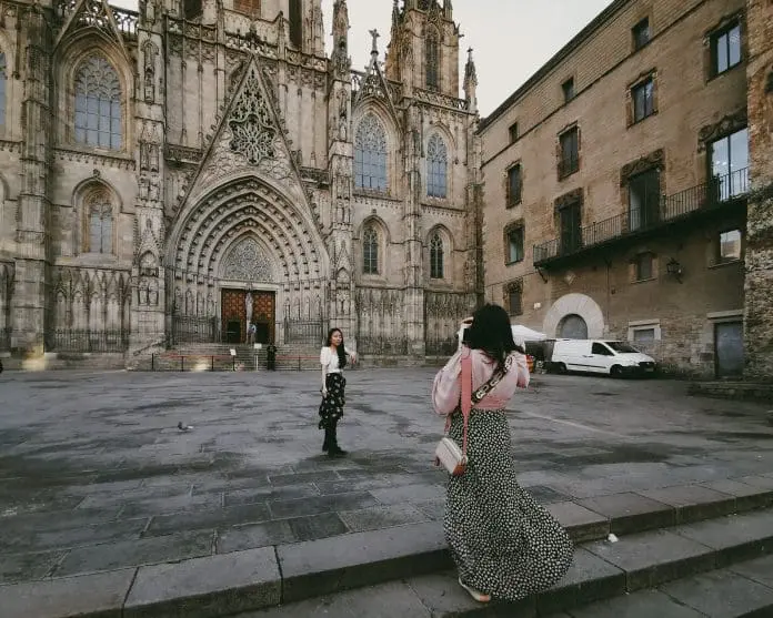Barcelona pretende limitar o crescimento do turismo e reduzir o impacto da atividade sobre os moradores. Crédito: Mehmet Turgut Kirkgoz/pexels Barcelona pretende limitar o crescimento do turismo e reduzir o impacto da atividade sobre os moradores. Crédito: Mehmet Turgut Kirkgoz/pexels