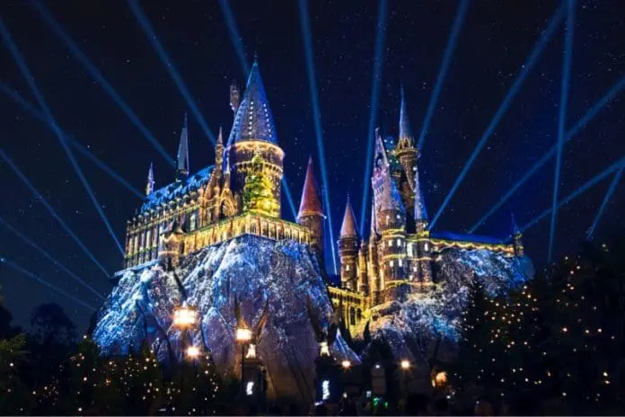 Universal Orlando anuncia festas de Natal nos parques e descontos de até 30% em seus hotéis para viagens selecionadas.