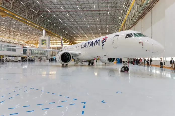 Primeira fase da operação dos Embraer E195-E2 contempla 14 aeronaves distribuídas em 42 rotas domésticas. Crédito: Divulgação/Latam