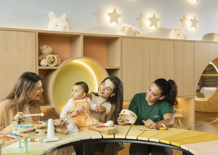Produto do Clara Resorts combina programação para pais e filhos com estrutura de hospedagem, alimentação e serviços voltados à primeira infância. Crédito: Divulgação/Clara Resorts