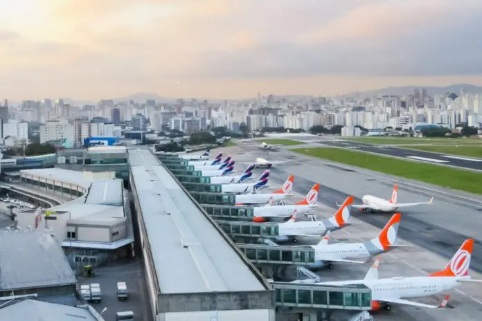 Trânsito de São Paulo amplia trajetos entre aeroportos e polos empresariais e exige até 6h30 de planejamento para voos.