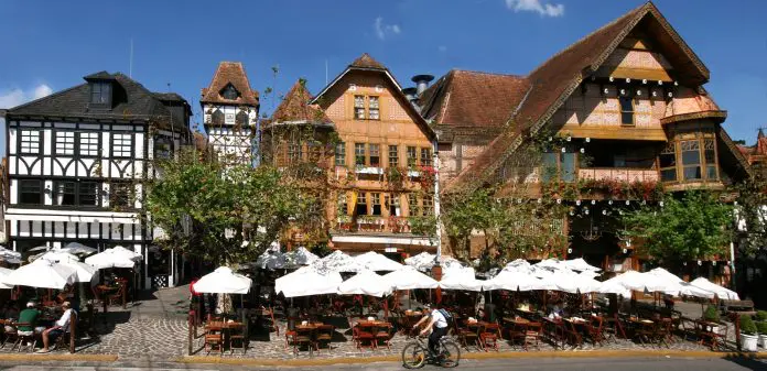 Boulevard Genève registra alta de quase 10% no fluxo durante inverno em Campos do Jordão e investe em novas experiências.