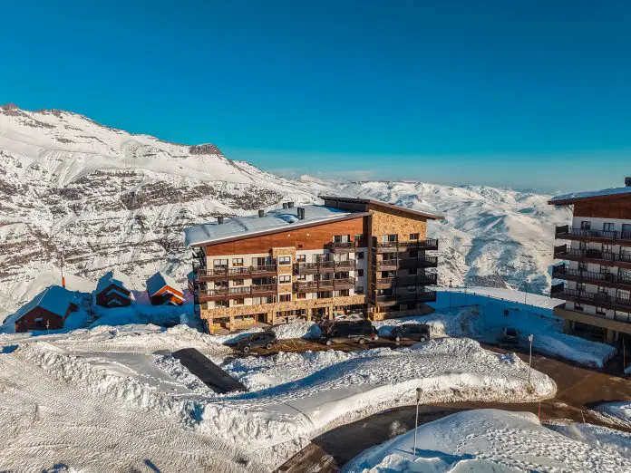Brasileiros representam 43% dos hóspedes do Aconcagua Ski Residences, enquanto norte-americanos respondem por 26% da demanda. Crédito: Divulgação/Valle Nevado Ski Resort