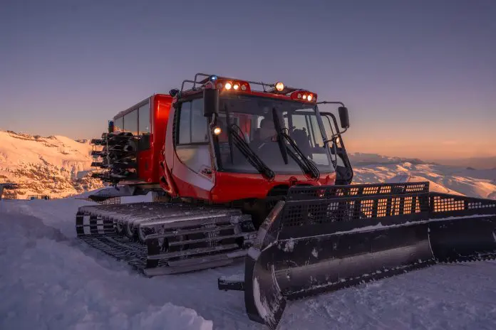 Sunset Snowcat terá grupos de até 12 passageiros e inclui traslado sobre a neve, gastronomia e estrutura aquecida na montanha Ancla. Crédito: Divulgação/Valle Nevado