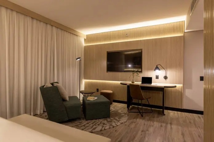 Intercity Pamplona investe R$ 10,5 milhões na modernização dos 116 apartamentos e de áreas comuns do hotel em São Paulo. Intercity Pamplona