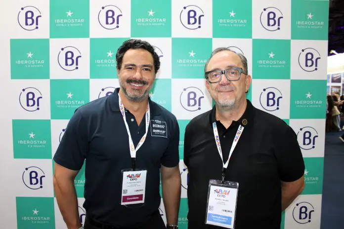 Flavio Policarpo, do Scenic Group, e Ricardo Alves, da Velle Velle Scenic Abav Expo