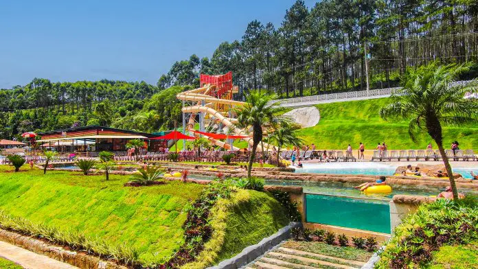 Magic City promove o Aloha Magic nos sábados de setembro, com festa havaiana, atrações aquáticas e piscinas aquecidas.