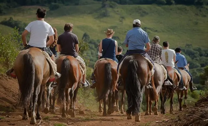 Cavalgadas pela propriedade aproximam os hóspedes de práticas ligadas à história e à cultura rural da Serra Catarinense.Crédito: Divulgação/Boqueirão Hotel Fazenda Cavalgadas pela propriedade aproximam os hóspedes de práticas ligadas à história e à cultura rural da Serra Catarinense.Crédito: Divulgação/Boqueirão Hotel Fazenda