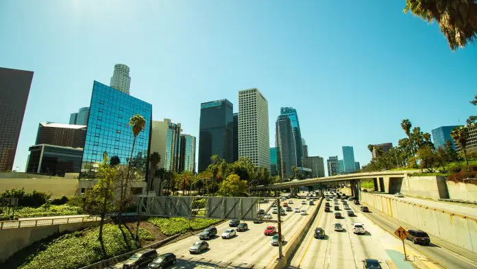 Investimentos associados ao LA28 somam cerca de US$ 8,35 bilhões em áreas como transporte, aeroportos, mobilidade e acessibilidade. Crédito: Anthony Celenie/pexels Investimentos associados ao LA28 somam cerca de US$ 8,35 bilhões em áreas como transporte, aeroportos, mobilidade e acessibilidade. Crédito: Anthony Celenie/pexels