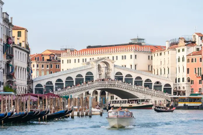 Sistema europeu utiliza impressões digitais e imagens faciais para registrar entradas e saídas de viajantes estrangeiros. Itália está entre países que adiou implementação do EES. Crédito: Cristian Loayza/pexels