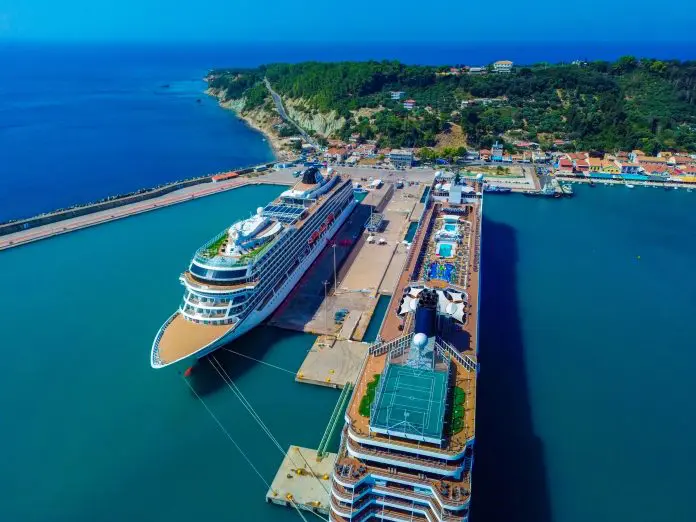 Relatório da Clia mostra que 293 navios produzem água doce a bordo e 249 contam com sistemas avançados de tratamento de águas residuais. Crédito: John Kostopoulos/pexels