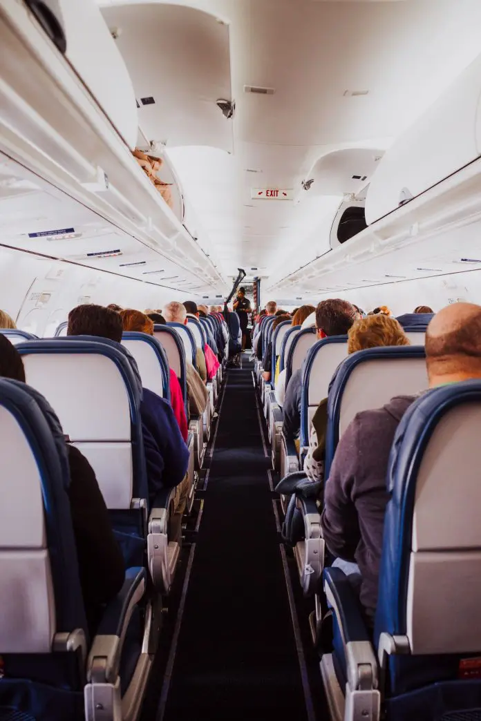 Transporte aéreo está entre os modais abrangidos pelo PL 2587/2026, que propõe ampliar a assistência a passageiros idosos Crédito: K/pexels