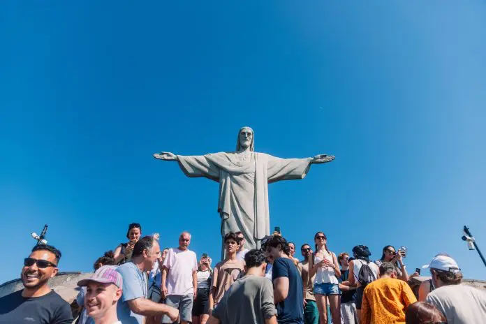 Mudança alcança estrangeiros isentos de visto de visita que precisam de autorização temporária para finalidades como estudo ou trabalho no Brasil. Crédito: K/Pexels