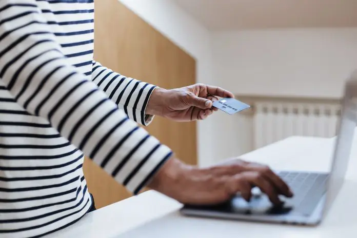 Parceria incorpora o aluguel de veículos às possibilidades de uso do programa de vantagens dos cartões Caixa. Crédito: Ron lach/Pexels