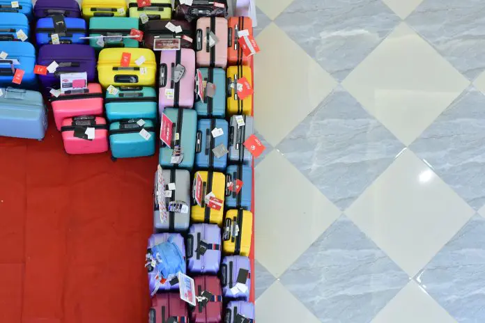 Airport Luggage Transfer permite que hóspedes enviem as malas entre hotéis participantes da Disney e o Aeroporto Internacional de Orlando. Crédito: Sóc Năng Động/pexels