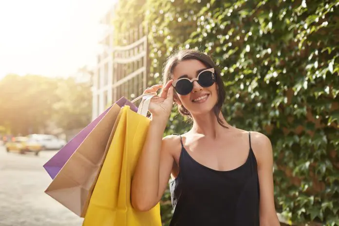 Gastos de turistas estrangeiros no Brasil crescem 17% em agosto e chegam a R$ 38,7 bilhões no acumulado de 2026.
