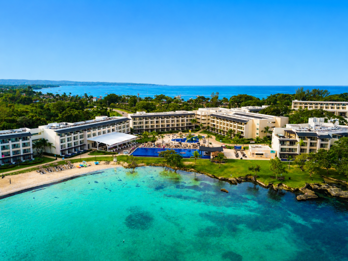 Cinco resorts da Royalton voltaram a operar entre Negril e Montego Bay, devolvendo 1.151 quartos à oferta hoteleira jamaicana. Crédito: Divulgação/Royalton Hotels & Resorts
