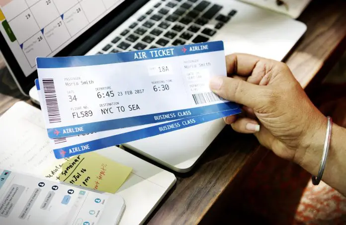 Transferência de passagens aéreas volta ao debate no Brasil, mas bilhetes seguem pessoais e intransferíveis atualmente. Transferência de passagem aérea