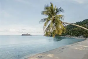 Itinerários combinam destinos como Saint Barth, Saint Lucia e Ilhas Virgens Britânicas com experiências culturais, gastronômicas e de natureza. Crédito: Divulgação/Explora Journeys