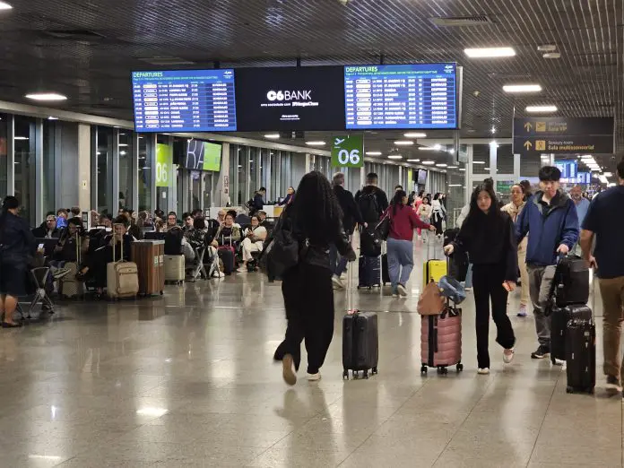 Passageiros que viajam a lazer podem sentir maior impacto da nova tributação sobre as passagens aéreas, segundo a Latam Brasil. Crédito: Kamilla Alves/Brasilturis