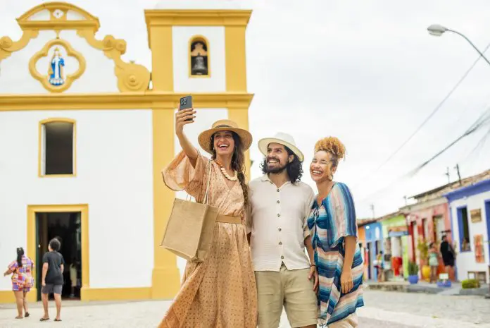 Turismo internacional rende US$ 8,3 bilhões ao Brasil até setembro de 2026, com alta de 9,1% e recorde de receitas no País.