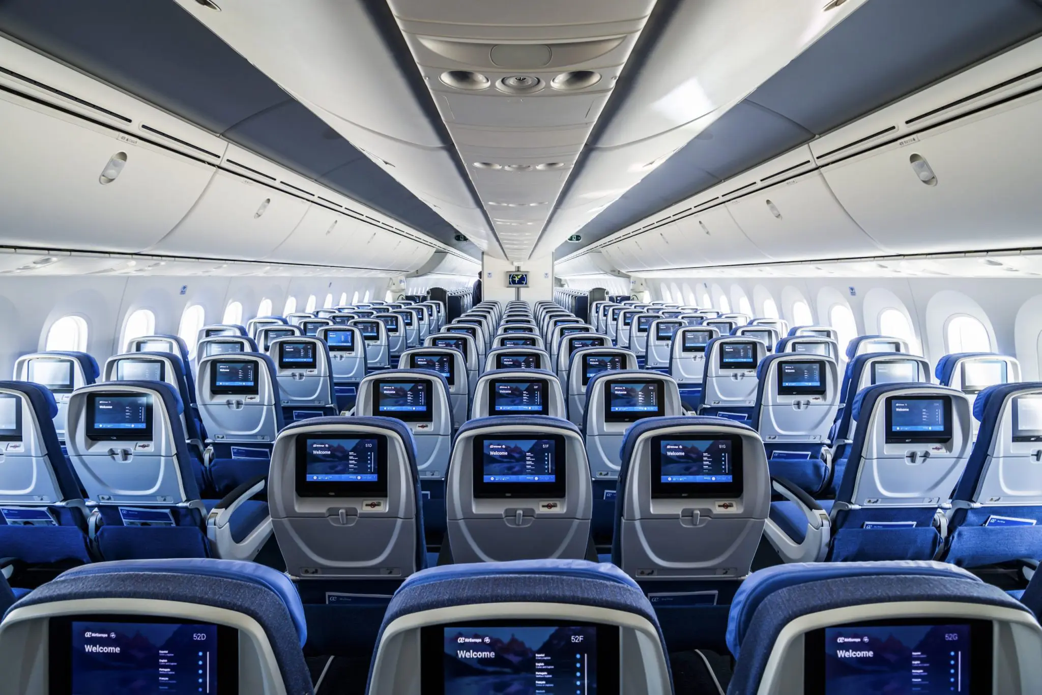 Aeronaves utilizadas na parceria entre Azul e Air Europa oferecem 296 assentos, sendo 22 na classe executiva e 274 na econômica. Crédito: DIvulgação/Azul