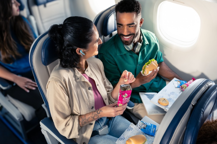 Azul estreia novo serviço de bordo no Espaço Azul, com cardápio exclusivo, bebidas e benefícios em voos domésticos.