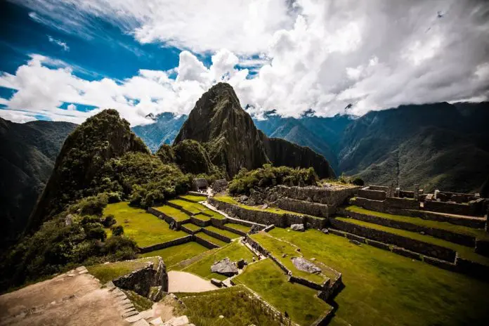 Limatours celebra 70 anos de atuação no Peru, com investimentos em tecnologia, expansão comercial e turismo sustentável.