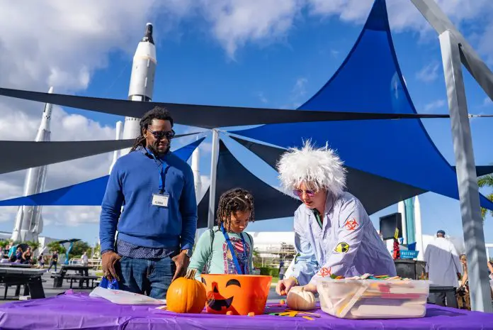 Kennedy Space Center terá World Space Week e Halloween com ciência, doces, música e atrações especiais em outubro.