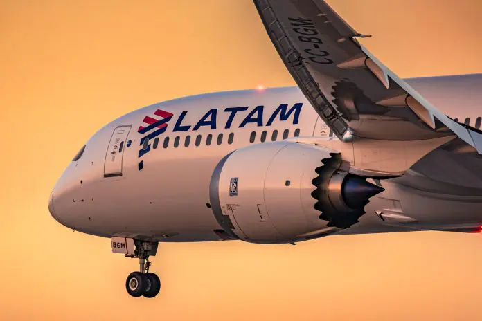 Latam conquista cinco prêmios internacionais em 2026 por seus serviços, experiência de viagem e plataformas digitais. Crédito: Divulgação