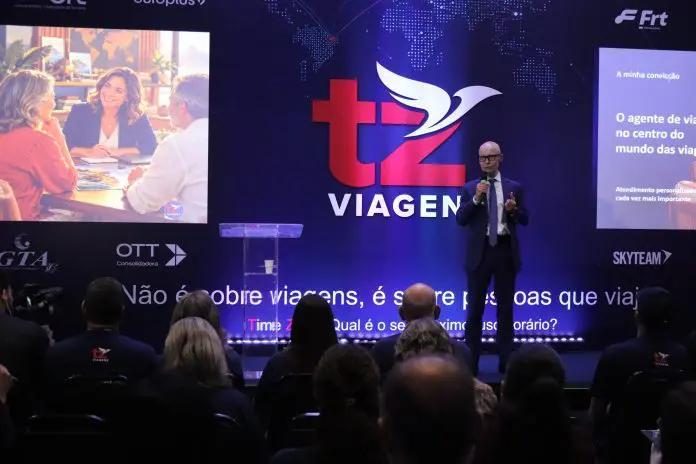 Paulo Manuel, CEO e fundador da TZ Viagens, apresenta nova identidade visual da marca aos franqueados. Crédito: Kamilla Alves/Brasilturis