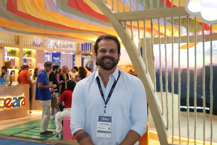 Thiago Marques, diretor de Marketing e Promoção da Setur-CE, apresenta desempenho do turismo internacional cearense durante o BTM 2026. Crédito: Kamilla Alves/Brasilturis
