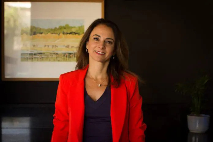 Livro de Marta Poggi lançado na Abav Expo aborda Viajante 5.0, tecnologia, turismo regenerativo e futuro até 2040.