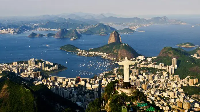 Na Barra da Tijuca, a concentração de centros de convenções, arenas e hotéis fortaleceu o turismo de negócios e impulsionou a demanda por imóveis para locações de média duração, Crédito: Gustavo Nacht/Unsplash